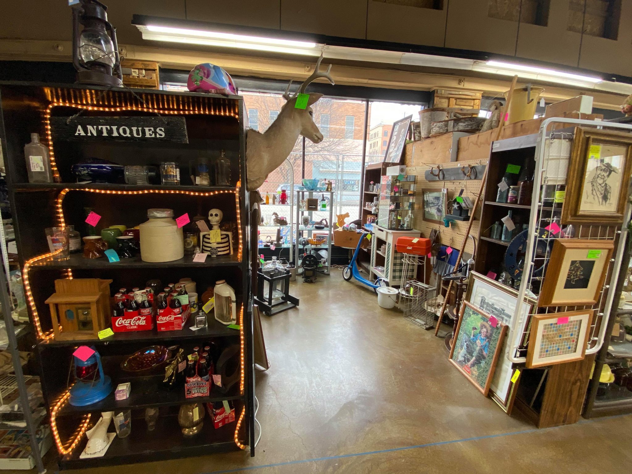 Booths / Dealers Pickers Universe LLC