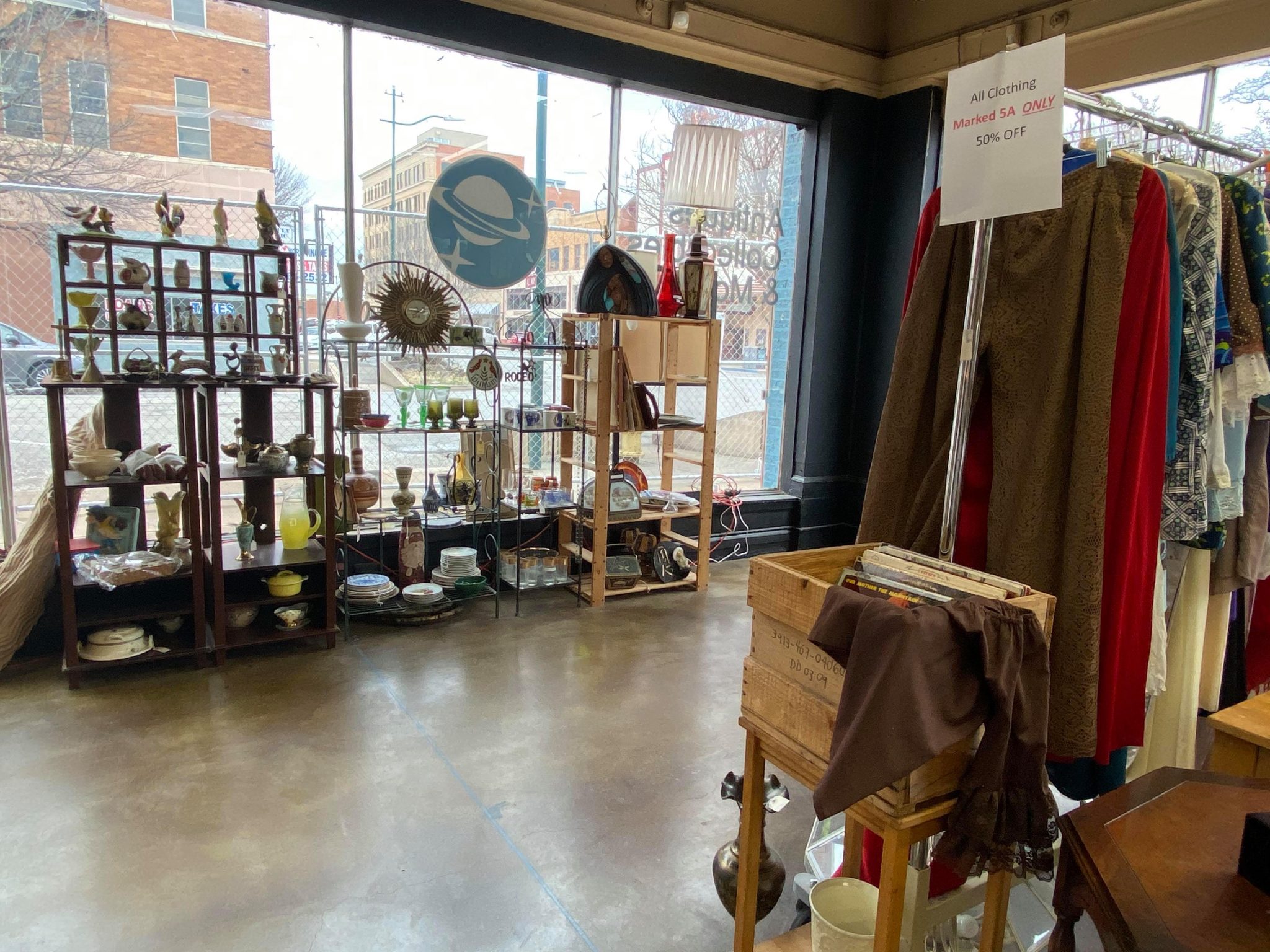 Booths / Dealers Pickers Universe LLC